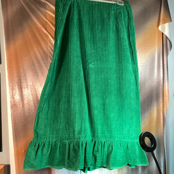 70’s vintage‎ wide corduroy Kelly green long skirt with ruffle hem 352 32” waist